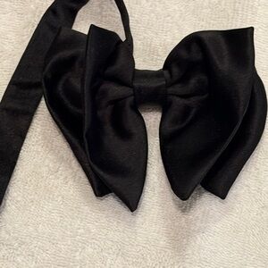 NY Collection Classic Black Bow Tie